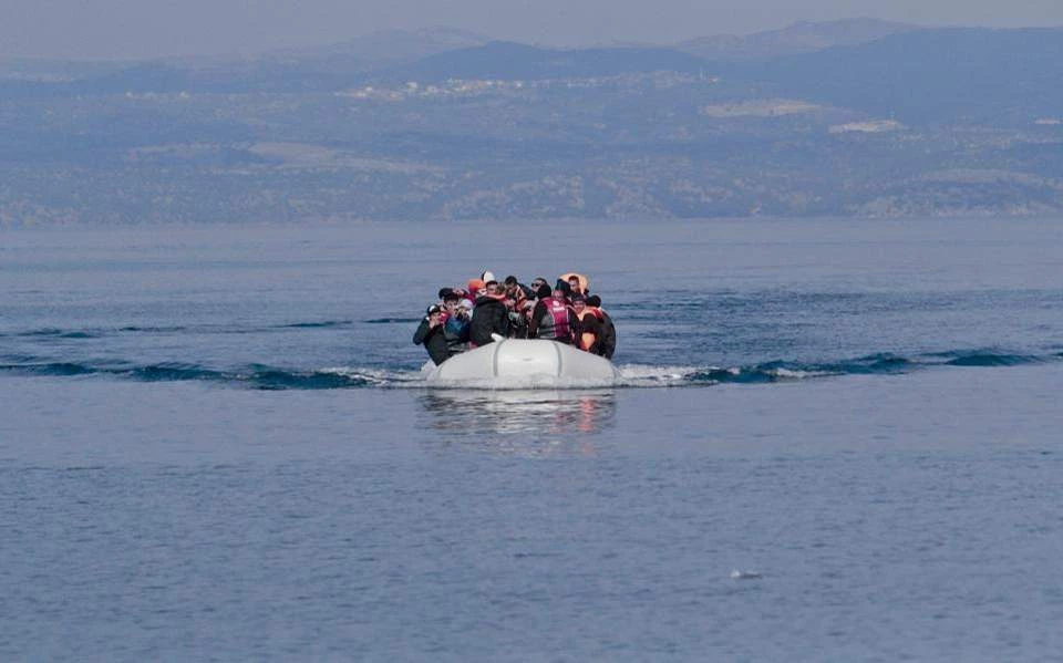 Βάρκα με παράτυπους μετανάστες εντοπίστηκε στην παραλία της Μολυβωτής